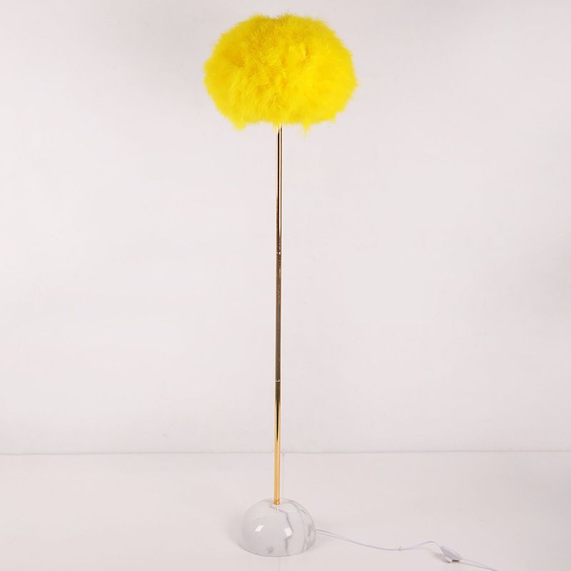 Lámpara de piso de espuma de pluma tejida a mano nórdica 1 cabeza de pie amarillo luz de pie con base de cerámica