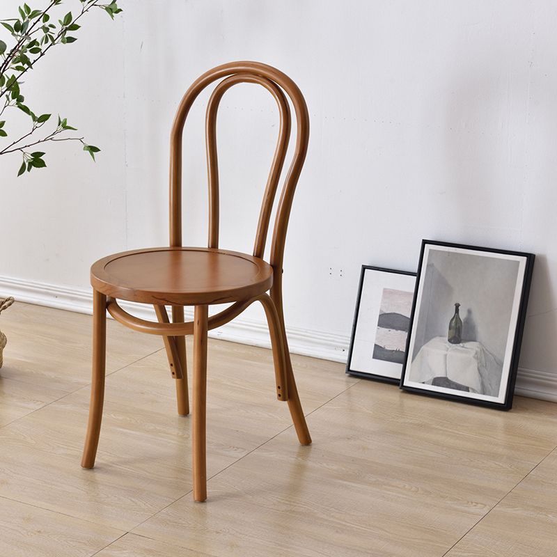 La madera de haya del estilo moderno preside el sistema de comedor de la cocina del lado trasero de Windsor