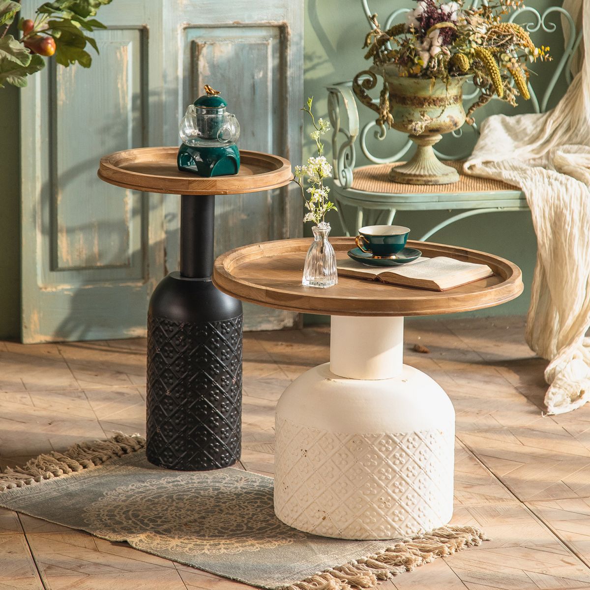French Country Style Pedestal Base Base Round Old Solid Wood Table