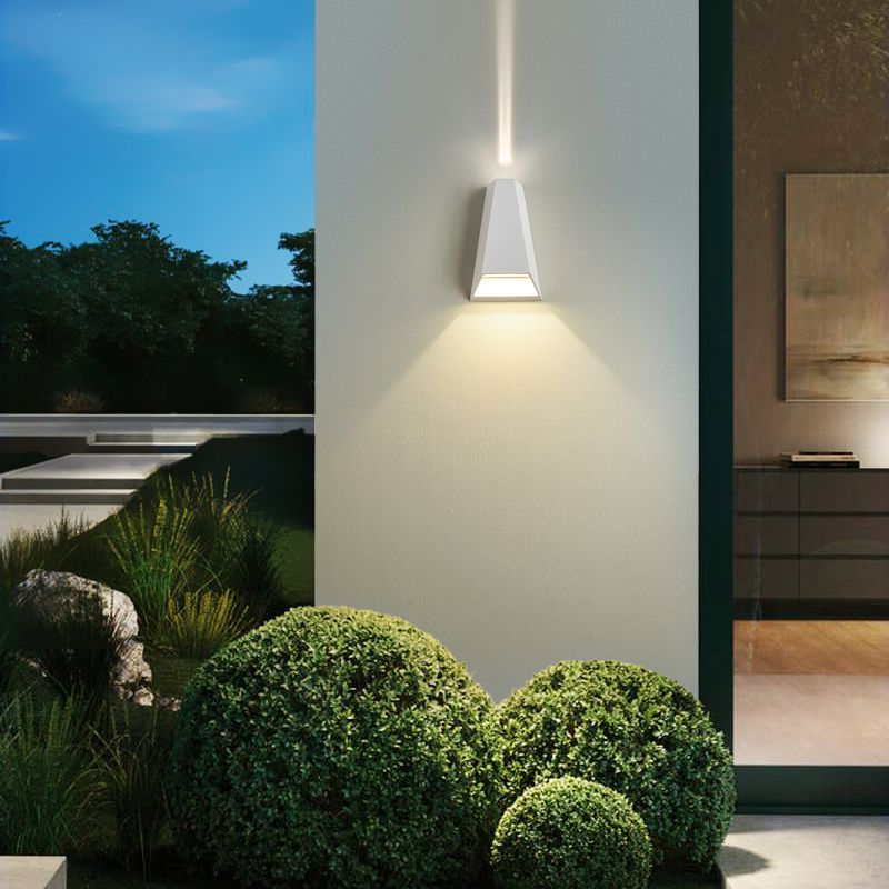 LED Modern Metal Wall Sconce Geometric Shape Wall Light with Glass Shade for Courtyard