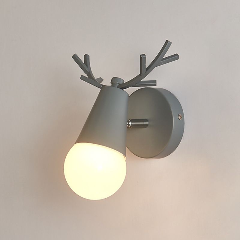 Moderna forma de asta de la asta de la asta de la pared de la pared de metal 1 Luz apliques con cabeza de ciervo