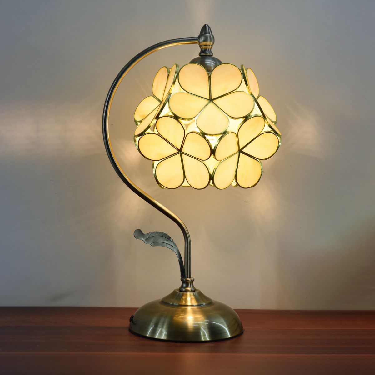 Lampe de table de nuit à fleur de fleur en cluster Tiffany Style Glass Nightstand lampe pour chambre à coucher
