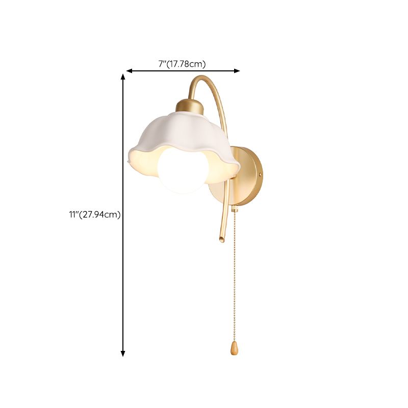 Flower Shape Metal Wall Sconces Modern 1 Light Wall Mount Light Fixture in Gold