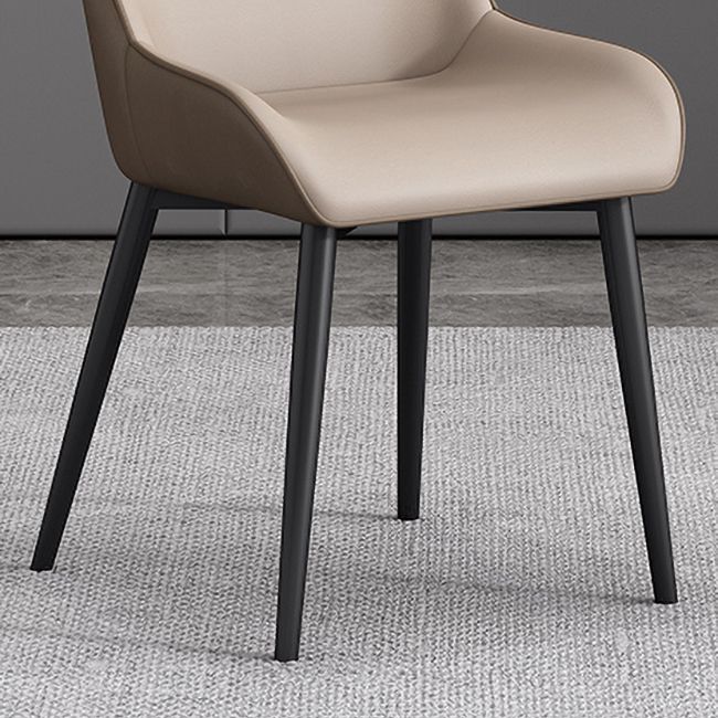 Silla de comedor moderna Parsons curvada de cuero con acabado mate