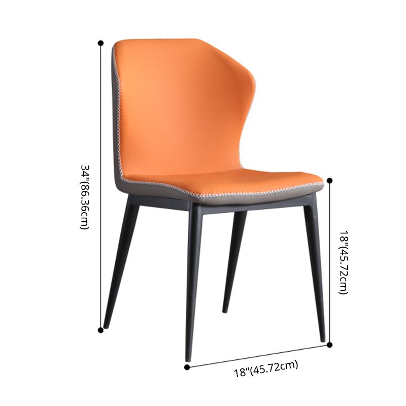 Table de table contemporaine avec table en pierre fritte et chaises rembourrées