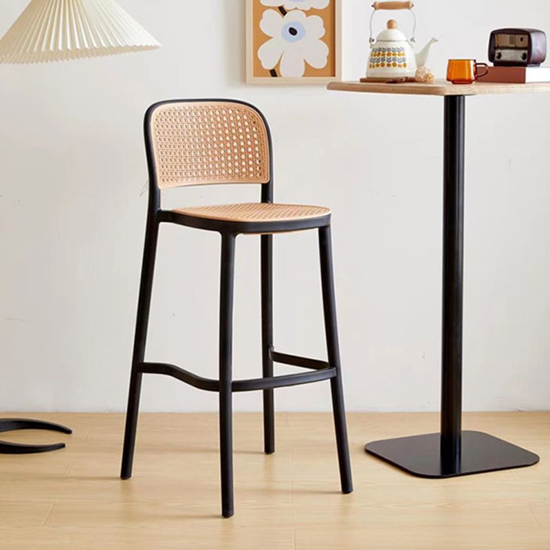 Barre de dossier et tabouret de comptoir