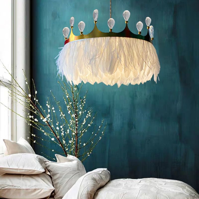 Lámpara de araña de plumas de la corona Luz moderna de dormitorio moderno accesorio de iluminación suspendida