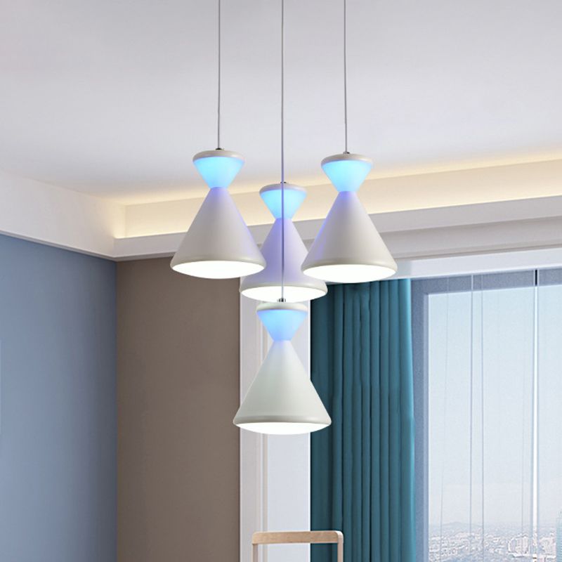4 têtes Coup de salle à manger grappe pendente Light moderniste LED BLANC PROSDE LEMPORT AVEC SOURGLASS CHAPE ACRYLIQUE