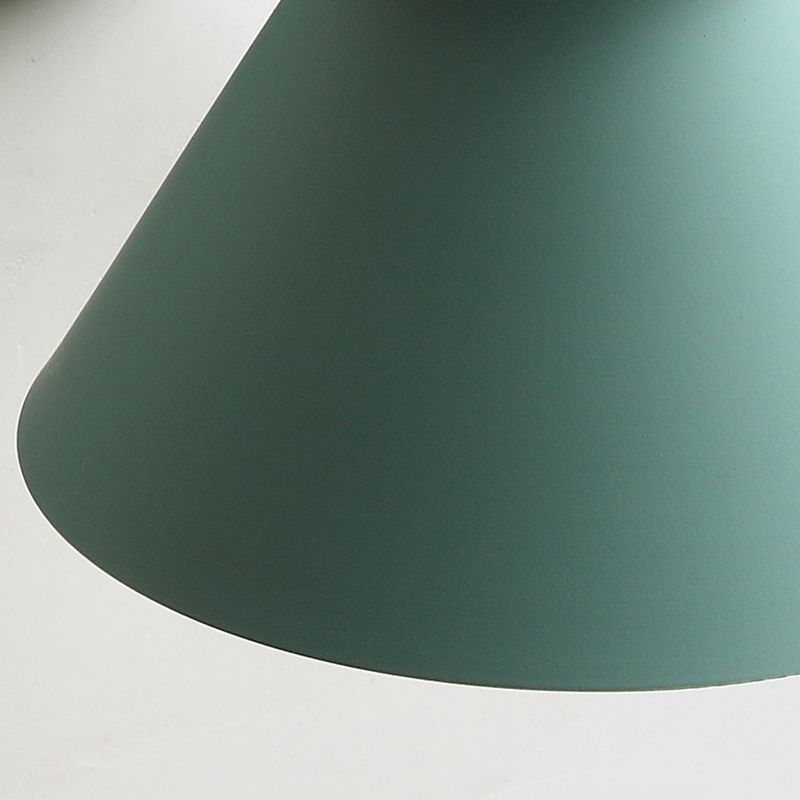 Lámpara de pared de macaron de hierro lacado en moderna luz de pared simple de estilo nórdico para dormitorio