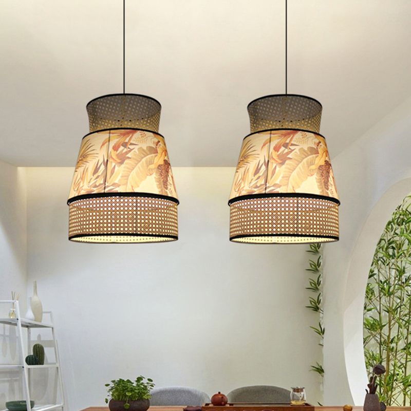 Lámpara china de 1 cabeza de techo beige acampanando luz colgante con sombra de ratán