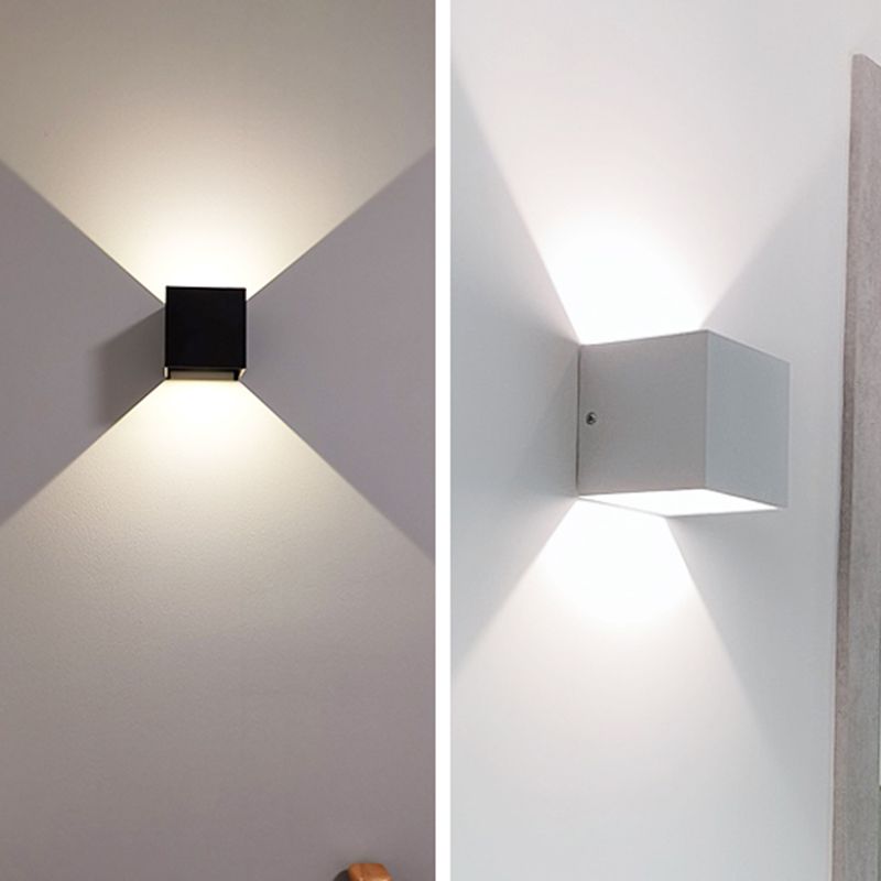 Stile moderno minimalista quadrato su e giù per le luci da parete in metallo a parete a LED