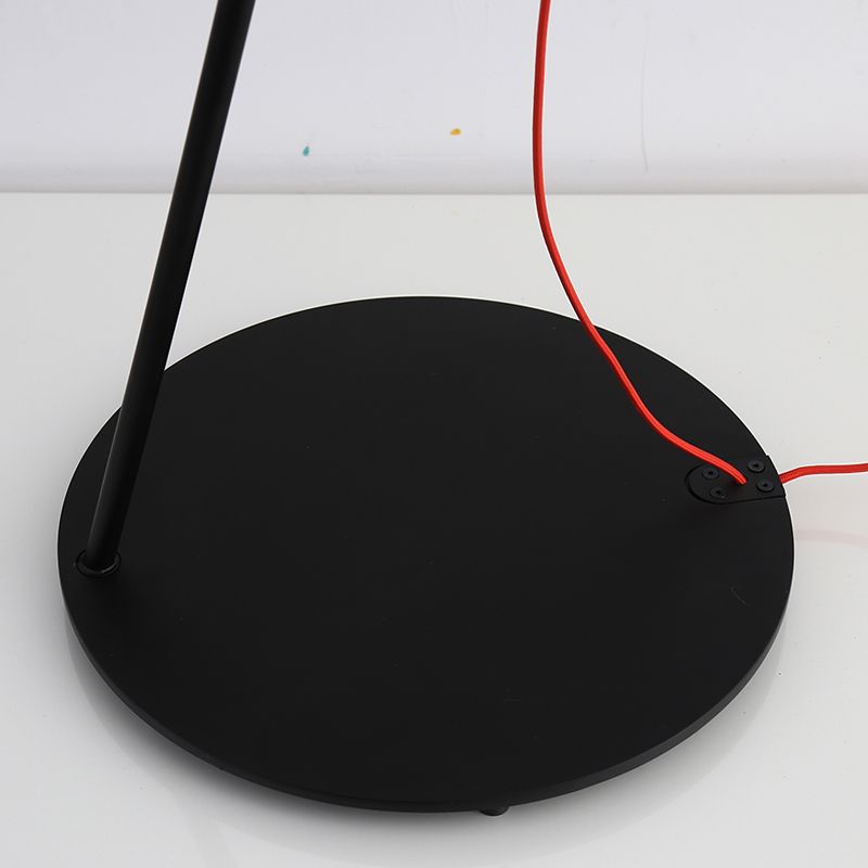 Lampada da scrivania in stile moderno a 1 luce con paralume metallico con finitura nera Lampada da lettura affusolata per soggiorno