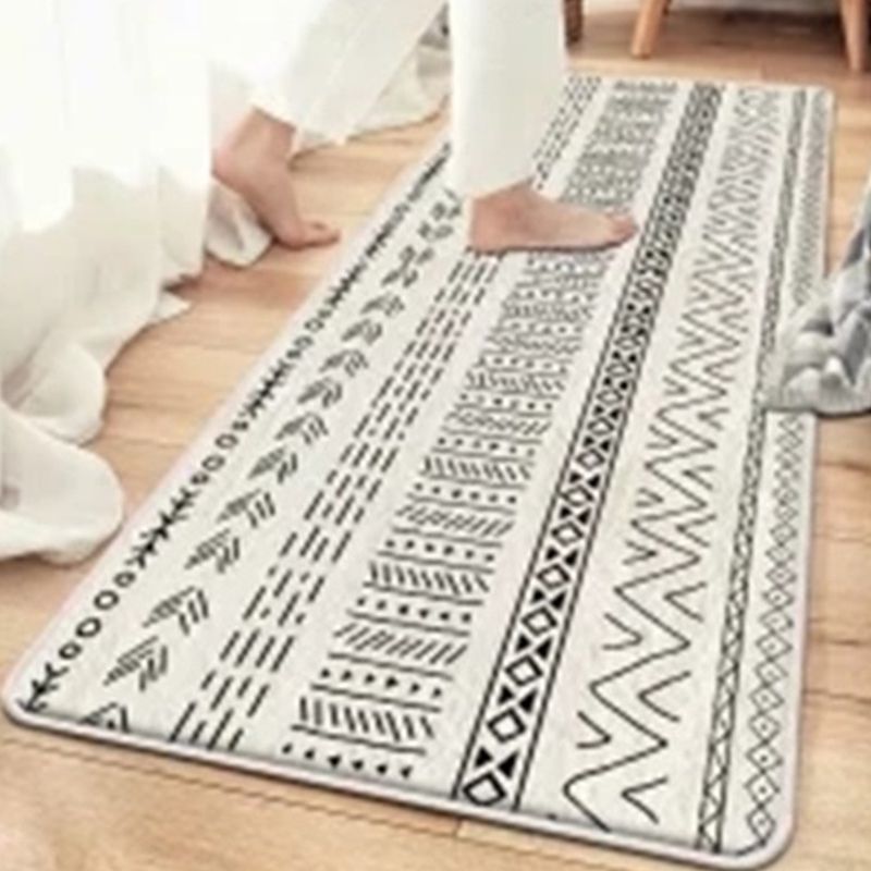 Beige Modern Rug Polyester Color Piece Rug Non-Slip Backing Rug for Living Room