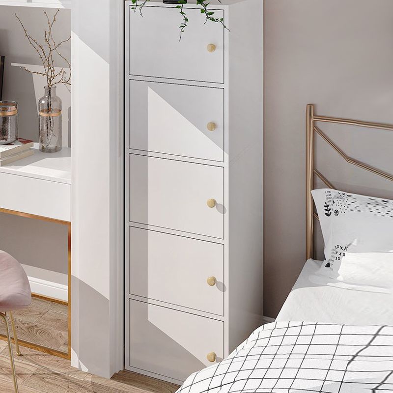 Contemporary Vertical Standard Bookcase Manufactured Wood Bookcase with Doors