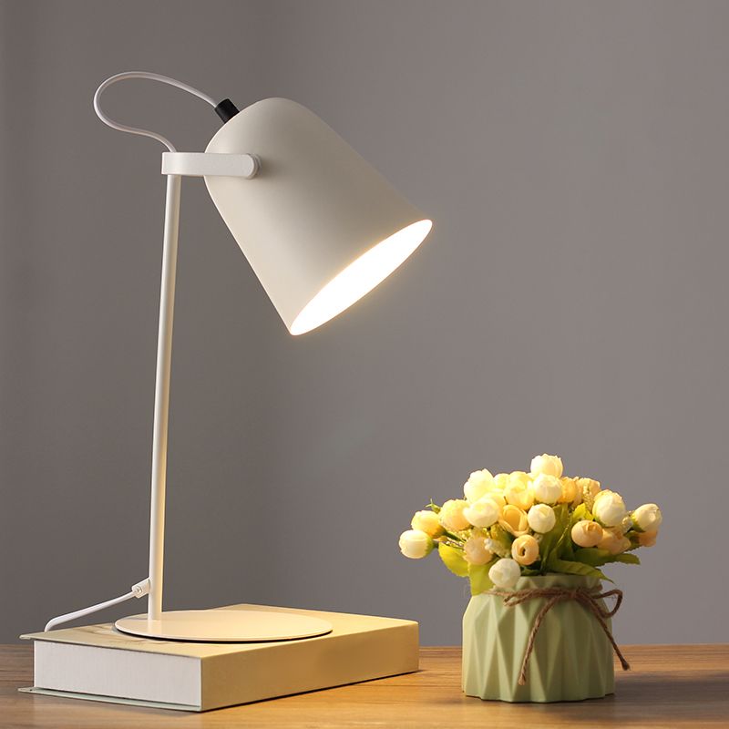 Lampe de table de chevet conique de style contemporain en métal 1 lampe de table à la lumière