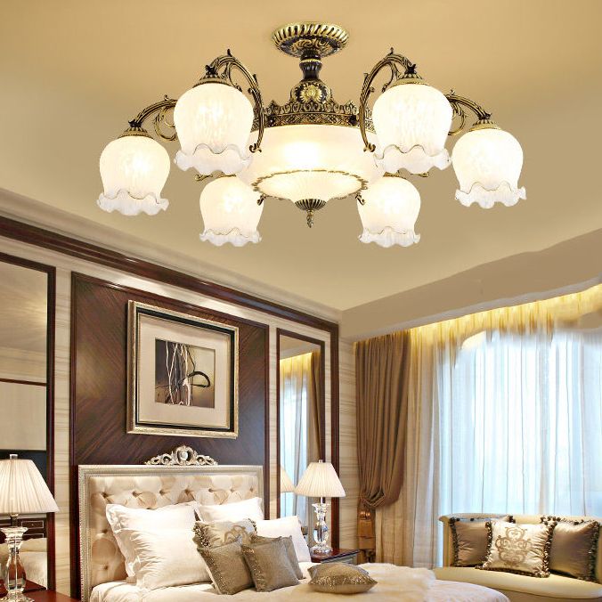 Lámpara semi rascilla de múltiples cabezas iluminación de techo de dormitorio tradicional con sombra de vidrio de flores