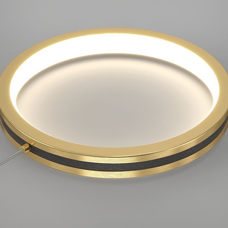 Éclairage mural en métal de forme géométrique