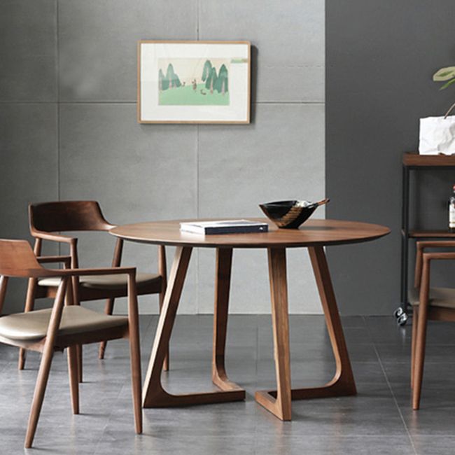Mesa redonda de ashwood brown sencilicidad de doble pedestal para comedor