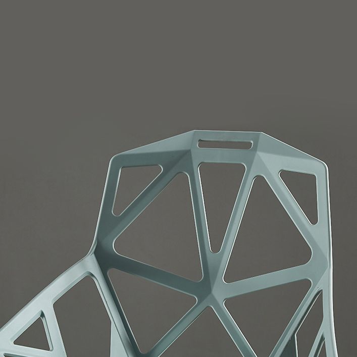 Chaise de salle à manger en plastique contemporaine, finition mate, chaise de salle à manger à dossier croisé