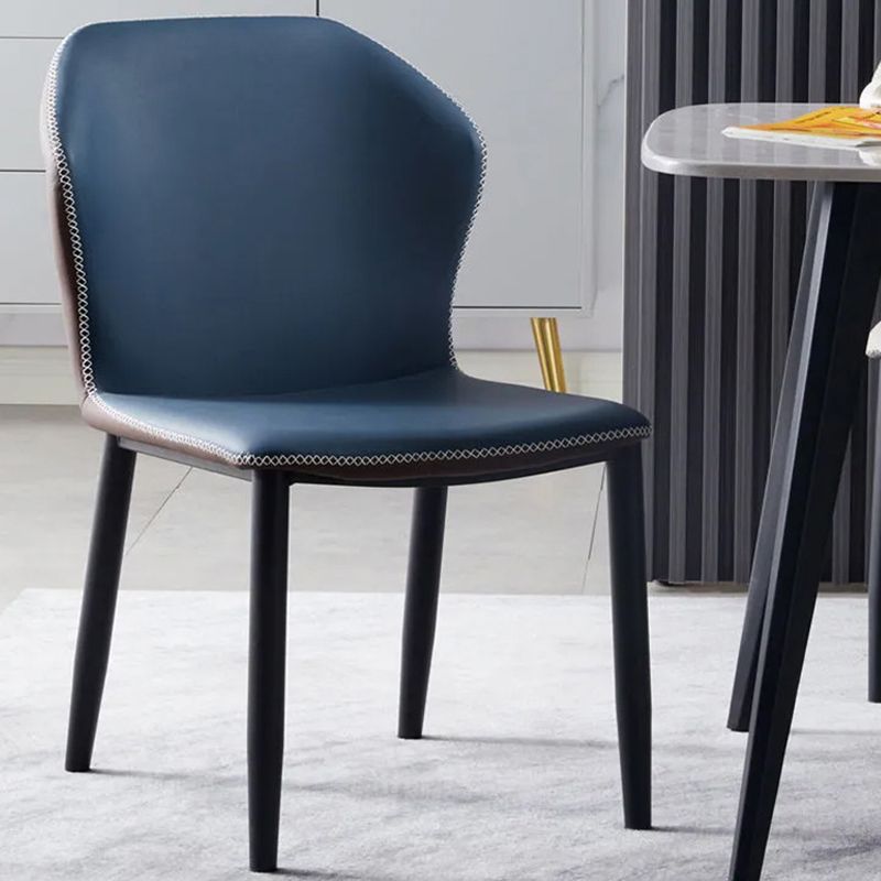 Silla auxiliar de cuero moderna para el hogar, silla de comedor con respaldo de orejas y acabado mate (juego de 2)