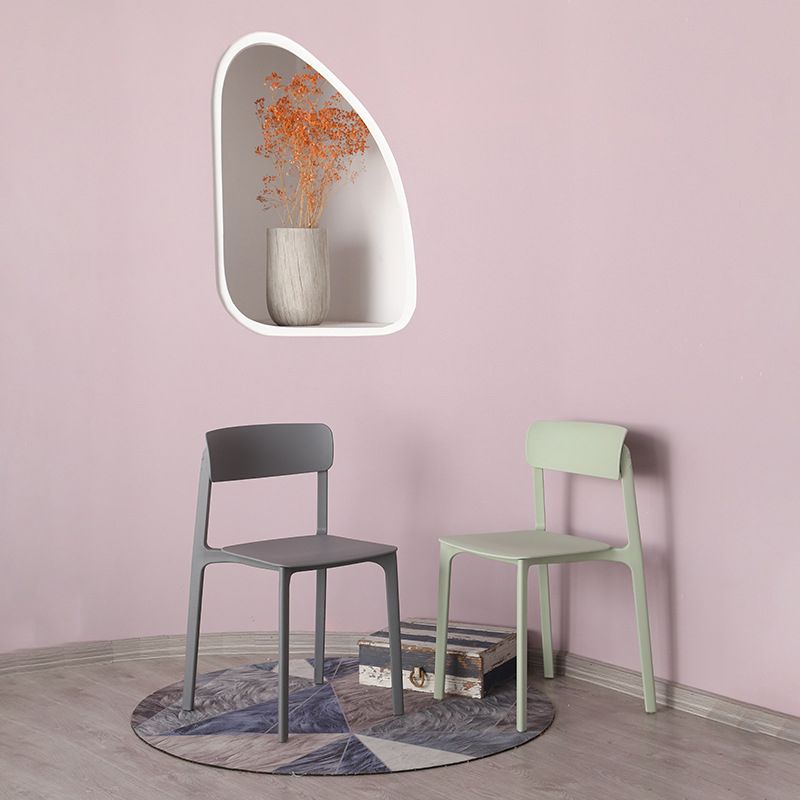 Sillas contemporáneas de comedor y acento Silla lateral con respaldo abierto de plástico con acabado mate