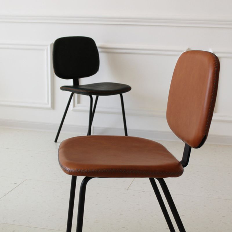 Chaise d'appoint scandinave à la maison, chaise de salle à manger rembourrée en métal à dossier ouvert