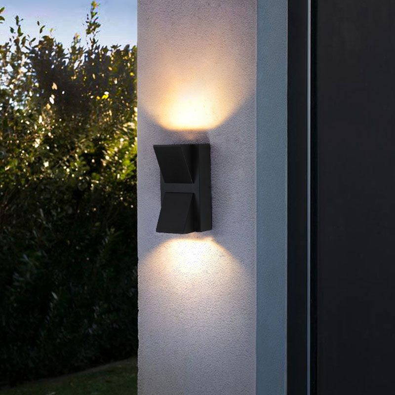 Modern Style Wall Mount Light Black LED Wall Sconce Light with Aluminum for Patio