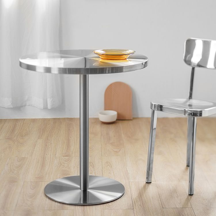 Mesa de comedor industrial de la base tulipan
