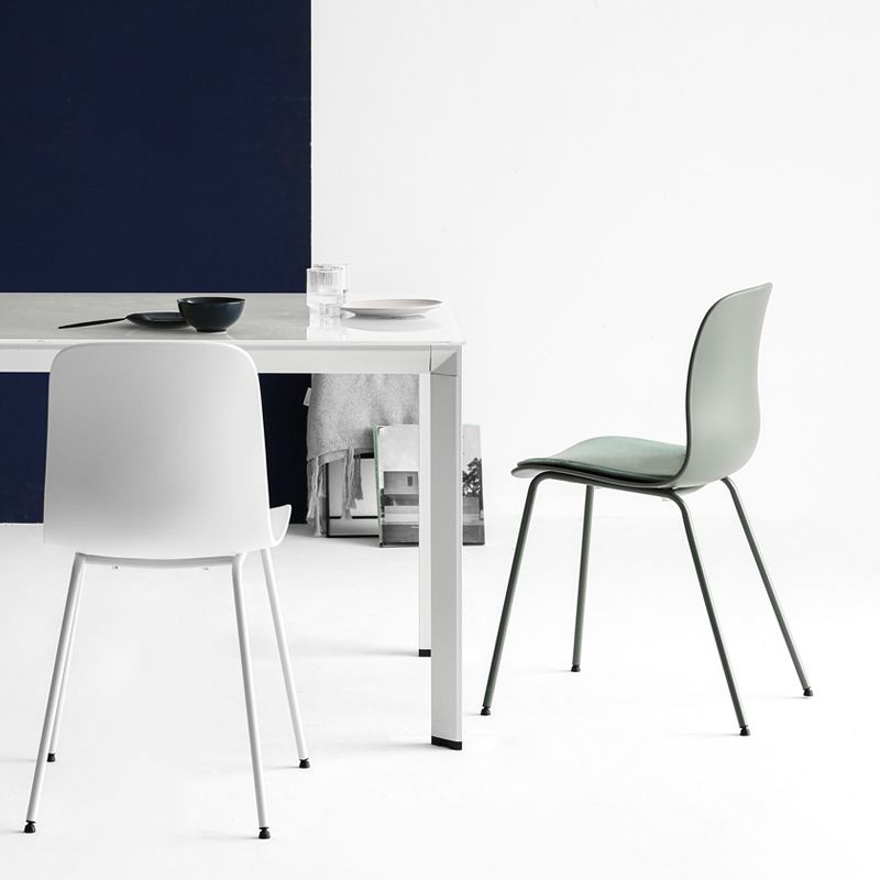 La salle à manger en plastique contemporaine préside des chaises de salle à manger en métal sans bras pour un usage domestique