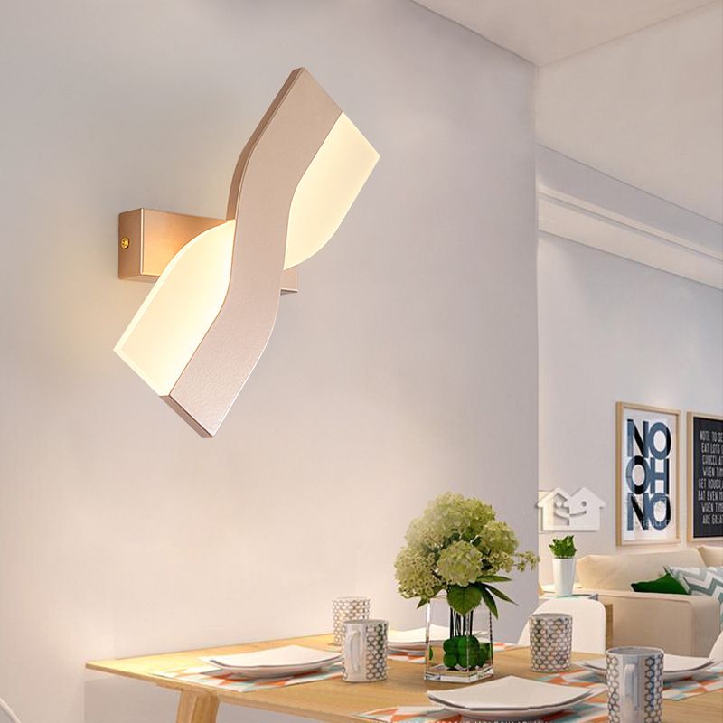 Contemporary Style Wall Light Rotatable LED Acrylic Sconce Light Fixture for Bedside