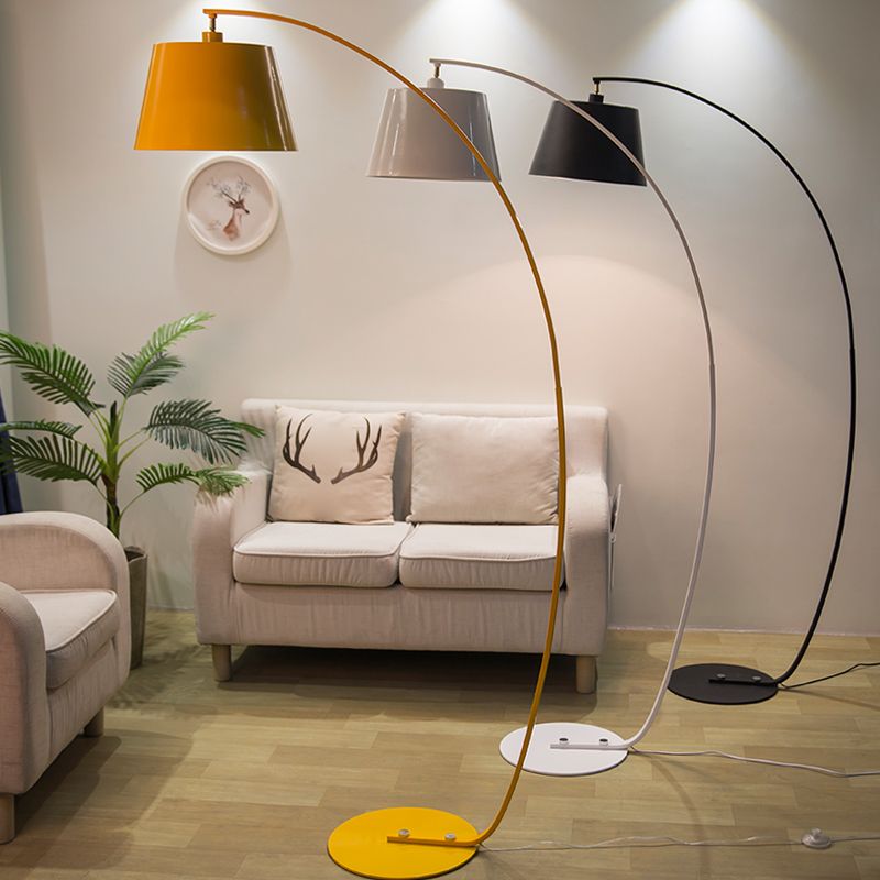Lámpara de lectura de piso de metal de macarrón arqueado luz de piso de 1 luz para dormitorio