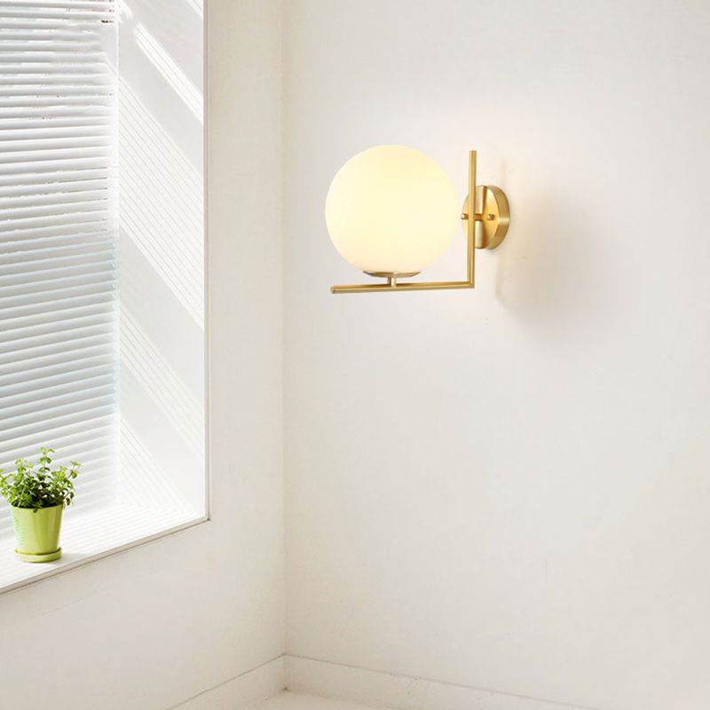 Luz de pared LED de globo de oro en simplicidad moderna Splique de pared de cobre con sombra de vidrio esmerilado