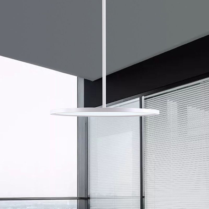 Éclair de plafond à LED à ombre plate Light acrylique Prendant minimaliste avec tige suspendue
