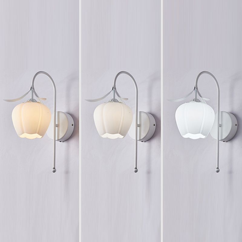 Modern Simple Wall Light Frosting Iron Flower Shape Wall Lamp for Bedroom