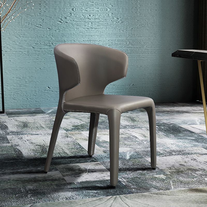 Chaise de bras de style de style ouule en cuir finition mate à manger simple