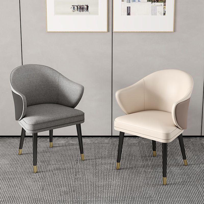 La salle à manger en métal Glam préside le fauteuil de salle à manger en cuir PU pour utilisation au restaurant