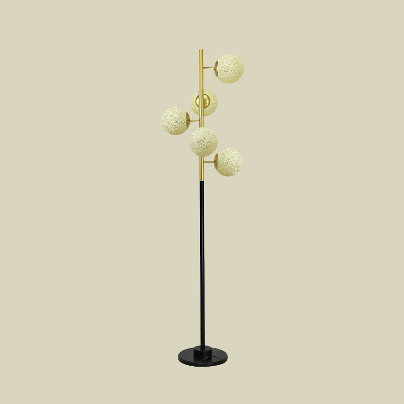 Luce del pavimento dell'albero oro nero semplicità a 5 bulboni in piedi su lampada in piedi con beige/latte bianco in vetro