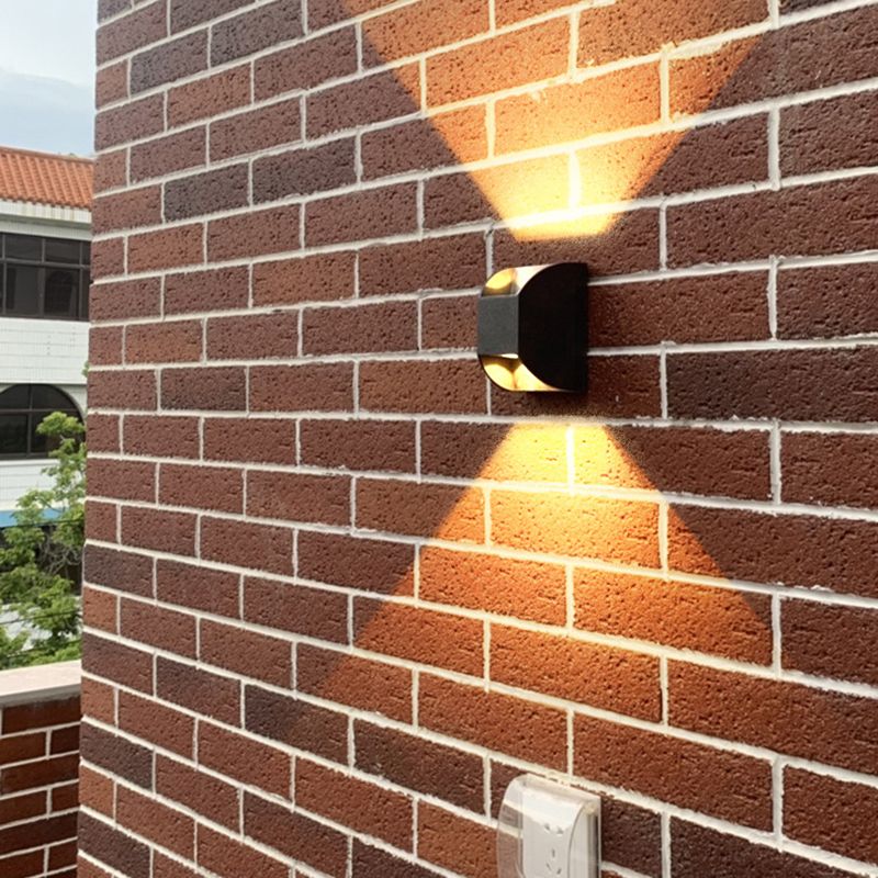 Polygon Shape Wall Light Modern Style Metal 2 Lights Sconce in Black