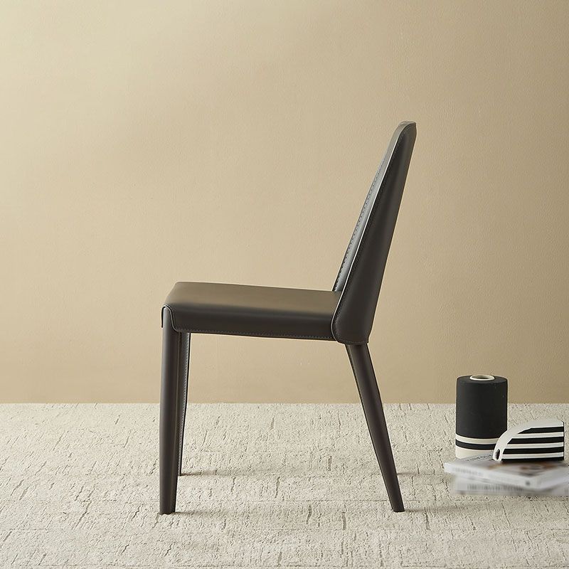 Silla de cuero moderna del comedor Silla sin brazos del metal para el uso del restaurante