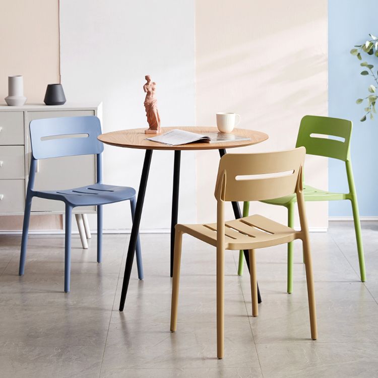 Chaises de salle à manger en plastique de style moderne, chaise latérale empilable à dossier ouvert pour la cuisine
