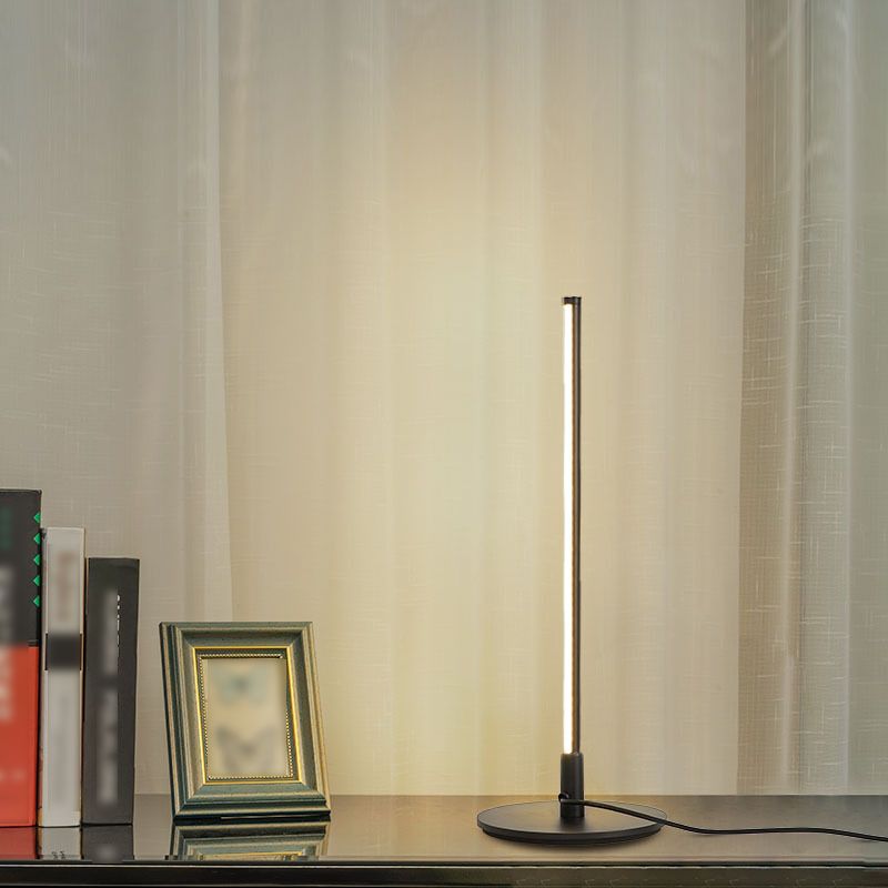 Lampe de table LED simplicité moderne les lampes de table linéaire avec une teinte acrylique