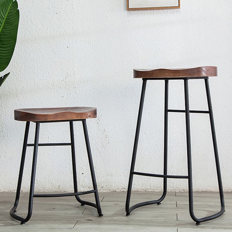 Modern Armless Backless Counter Stool Iron Bar Stool with Wooden Seat and Pedal for Cafe