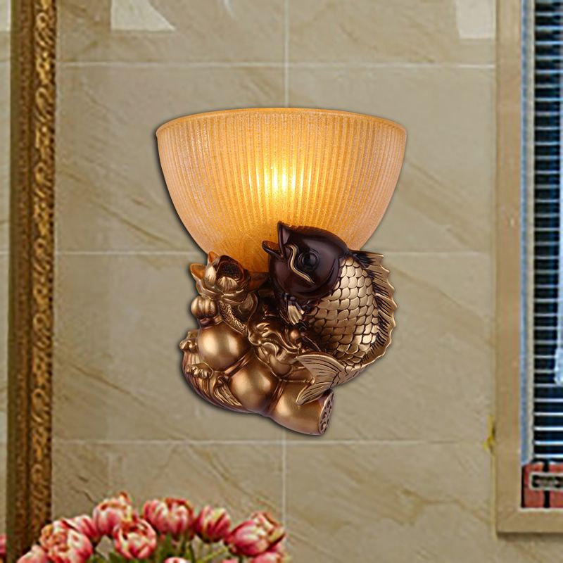 Gold Fish Wall Mount Lighting Lodge Style Resin 1 Bulbo Dedomed Dededmpl Donce con tazón de vidrio acanalado amarillo