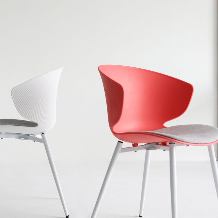 Silla de comedor estilo moderno Sillas laterales sin brazos con patas de metal