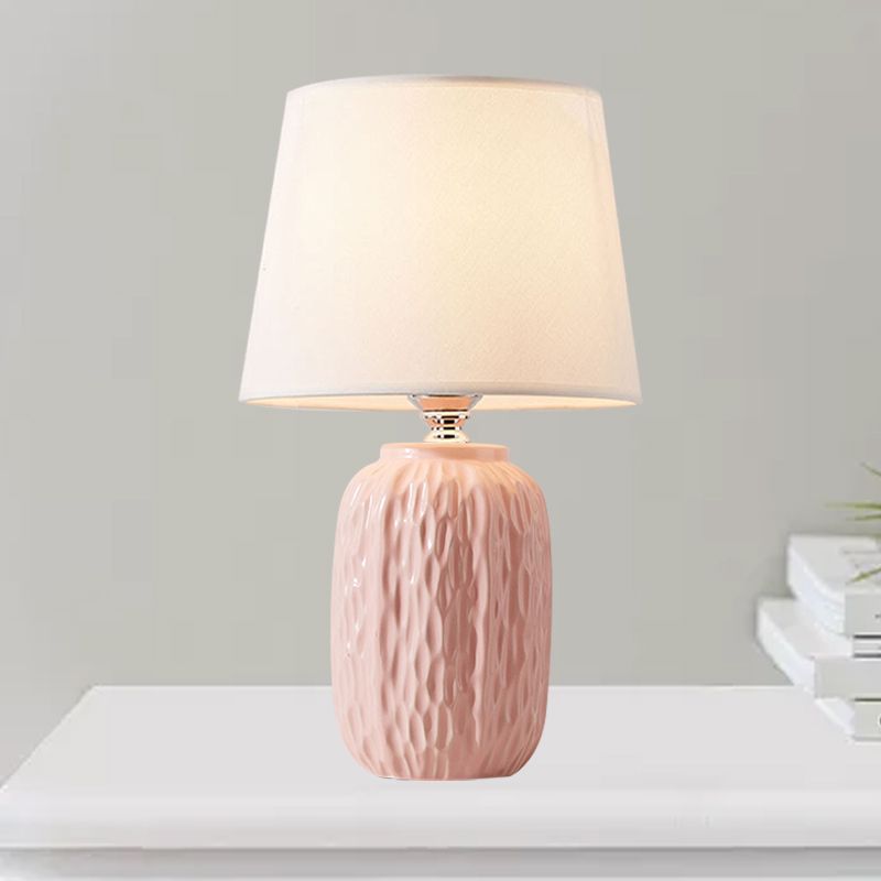 Einzelhämmerinkeramik Nachtlampe moderne rosa/blau/gelbe ovale Tischbeleuchtung mit sich verjüngter Lampenschirm