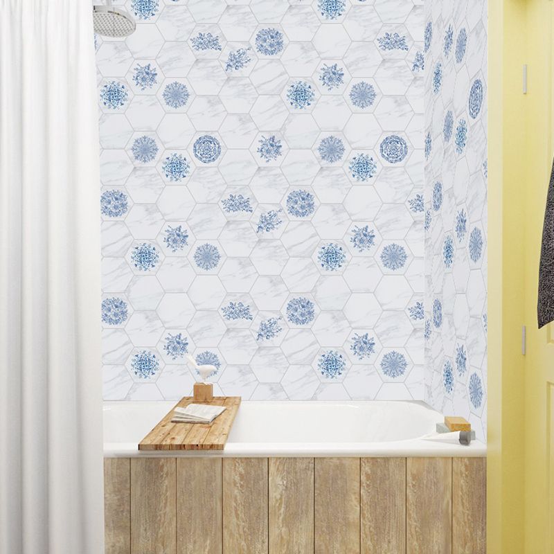 Panneau de papier peint en fleurs de couleur claire, décor mural pelé et collé pour salle de bains