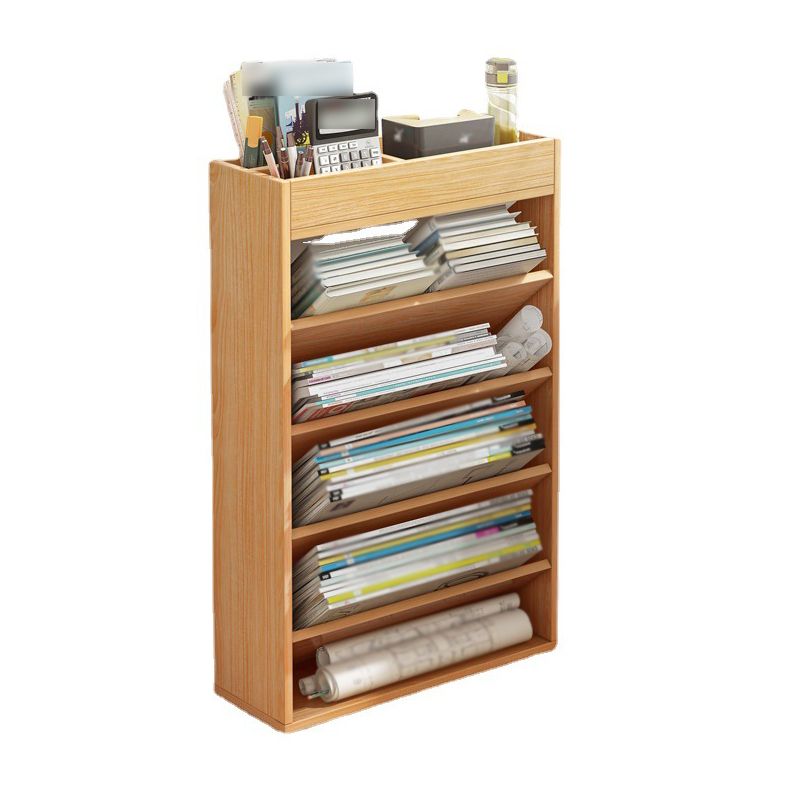 Libreria standard di legno in stile contemporaneo chiuso.