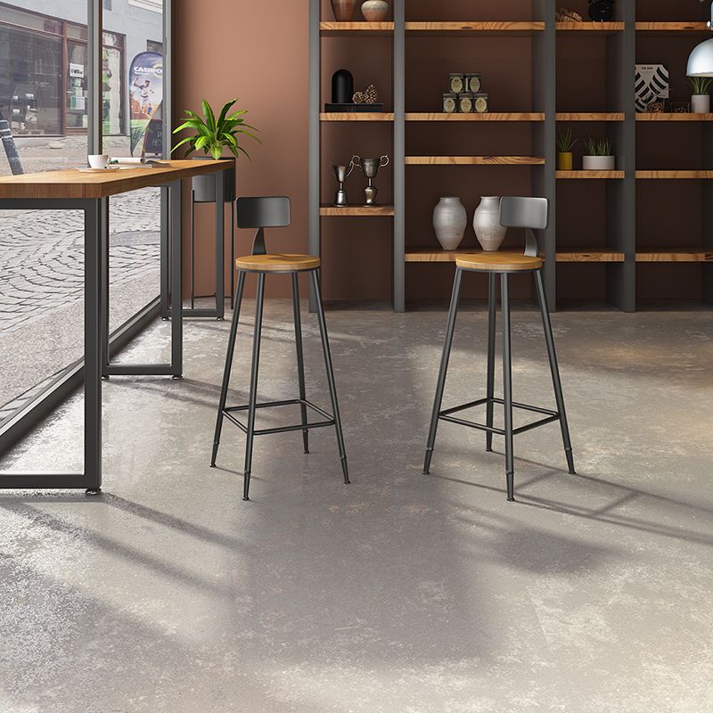 Taburete de bar interior de madera maciza de metal contemporáneo con reposapiés
