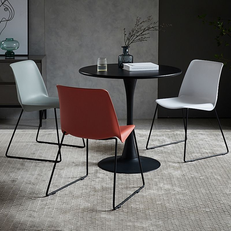 Silla de comedor sin brazo de plástico de estilo industrial