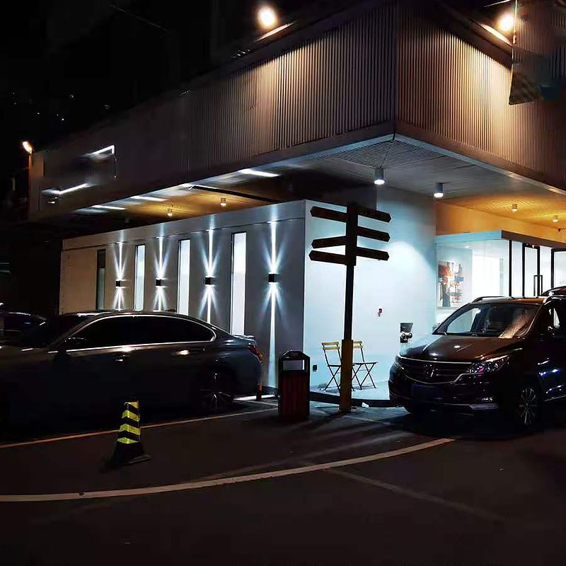 Estilo moderno de aluminio Luz de pared de pared negra LED LED de pared para aire libre